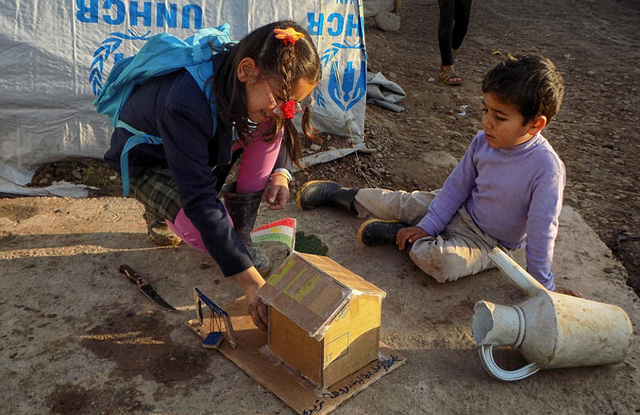 叙利亚儿童用相机记录难民营生活 乐观视角感人至深