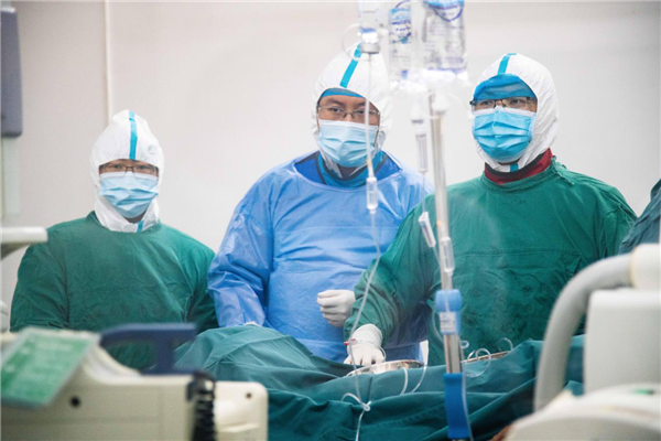 武汉大学人民医院专家帮扶咸丰完成首例急诊PCI手术