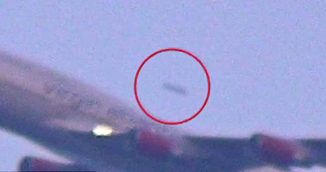 紐約肯尼迪機場驚現UFO 高速超過正在起飛客機