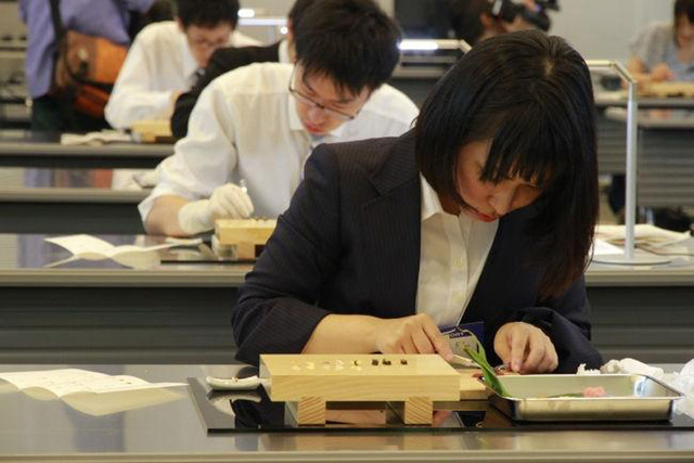 日本一醫院招實習生測試拼接昆蟲屍體