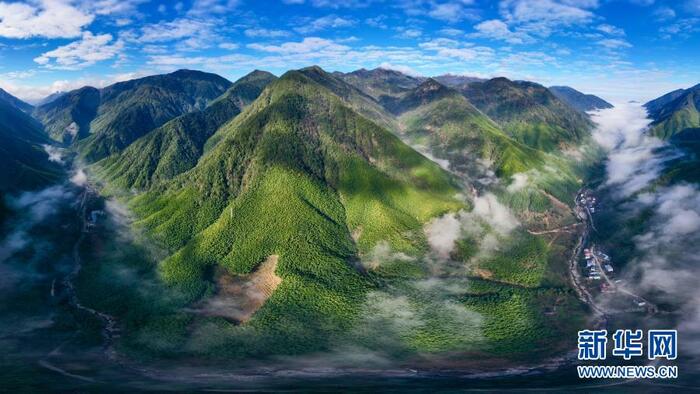 雲霧가 자욱한 무이 황강산