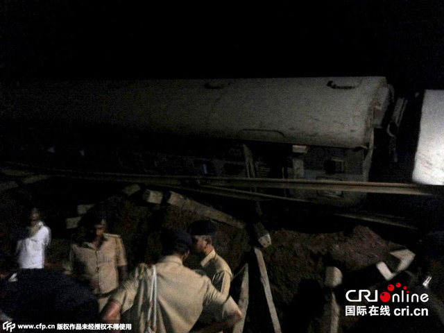 印度兩列火車脫軌 致至少12人遇難