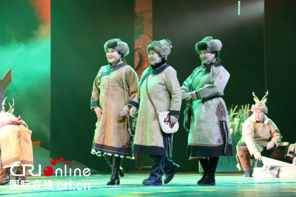 内蒙古鄂伦春自治旗：“绽放鄂伦春”服饰文艺演出精彩上演