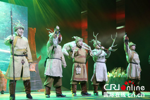 内蒙古鄂伦春自治旗：“绽放鄂伦春”服饰文艺演出精彩上演