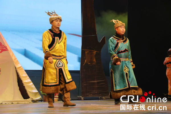 内蒙古鄂伦春自治旗：“绽放鄂伦春”服饰文艺演出精彩上演