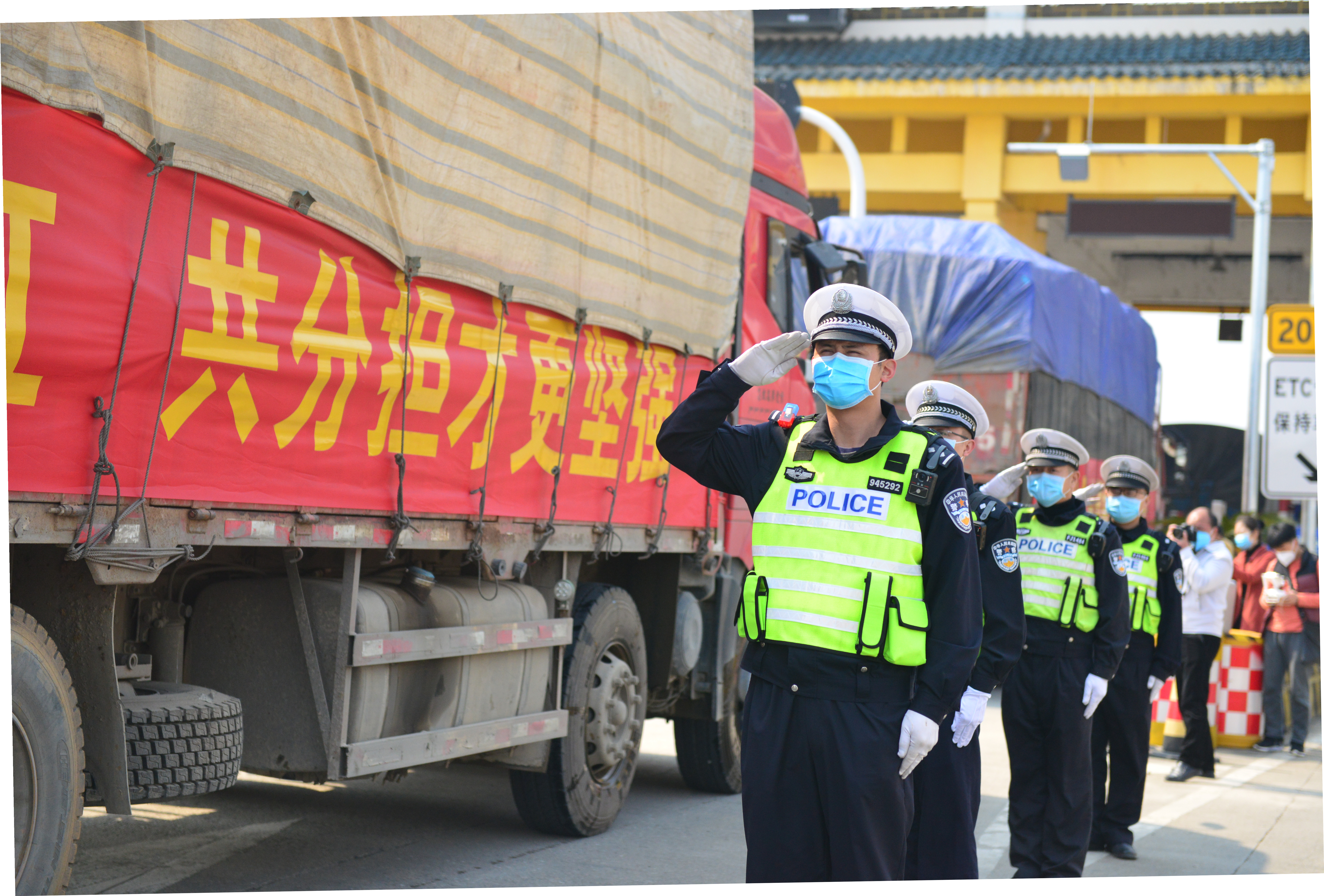 广西贺州：“菜篮子”出动 123吨果蔬驰援湖北十堰市