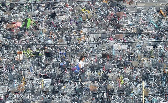 日本大型自行车停车场宛如迷宫