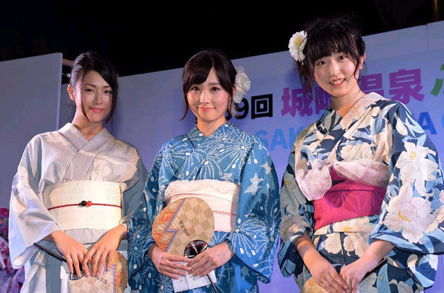 日本嫩模摘得“夏季和服小姐”桂冠
