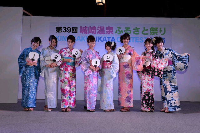 日本嫩模摘得“夏季和服小姐”桂冠