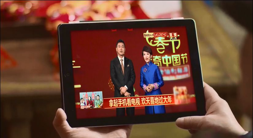 您除了看电视还可以通过搜索新浪微博,新浪新闻cctv4官方账号以及央视