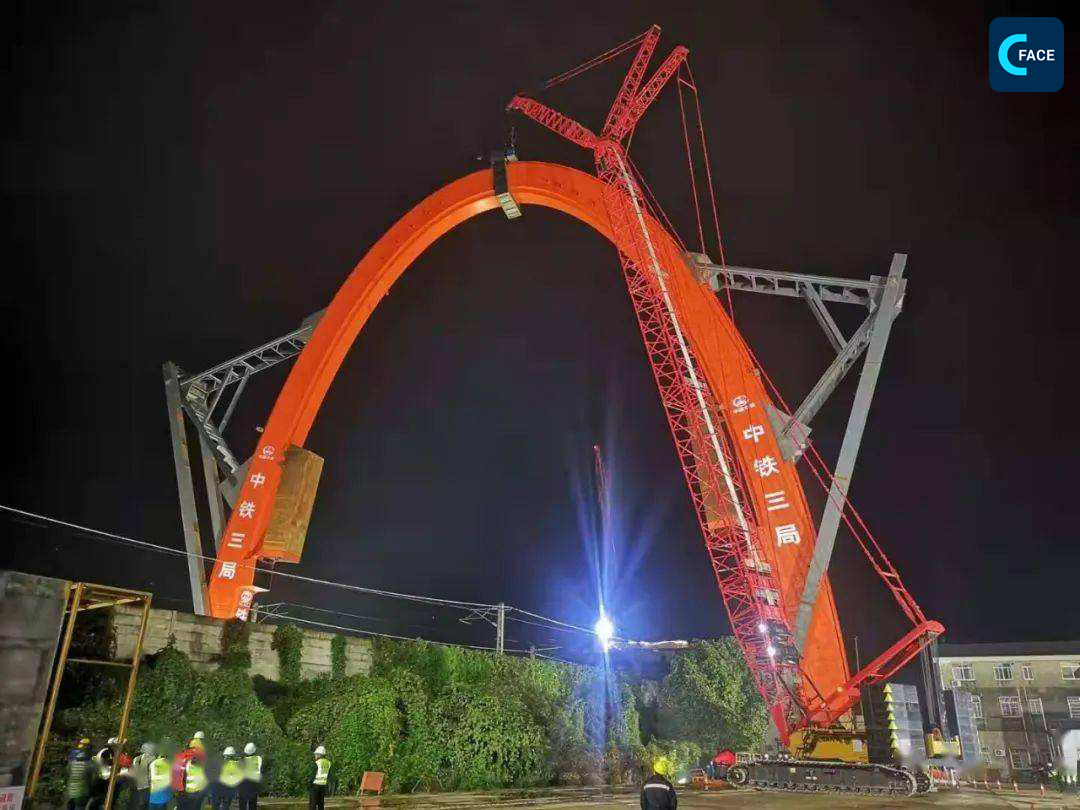 หอคอยทรงโค้งของสะพานขึงที่รองรับทางรถไฟความเร็วสูงแห่งแรกของโลก เชื่อมต่อกันได้อย่างราบรื่น