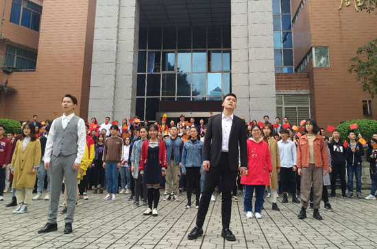 【科教 圖文】重慶大學舉行“青春，為祖國歌唱”拉歌活動