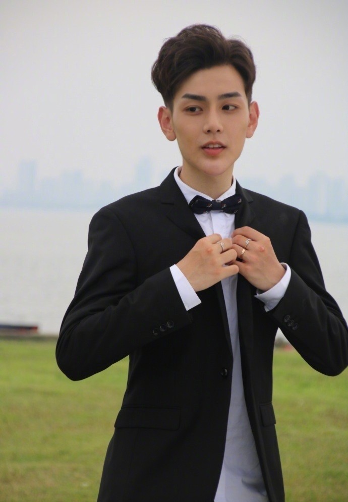 5号床位邱士杰,据说目前已经进入剧组开始拍戏了. 标签: 王俊凯