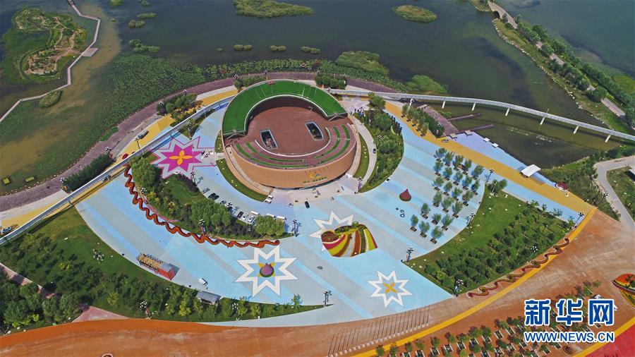 第九届中国花博会装扮一新迎客来