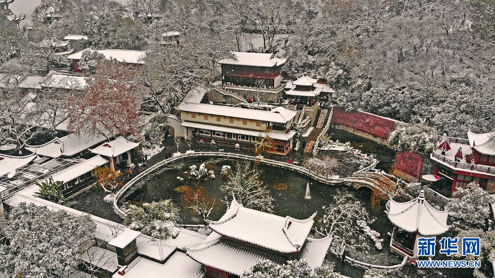 航拍：飞雪黄鹤楼 风景美如画