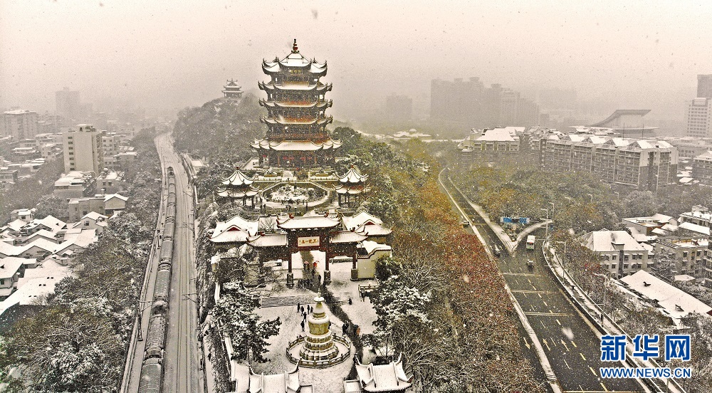 航拍：飞雪黄鹤楼 风景美如画