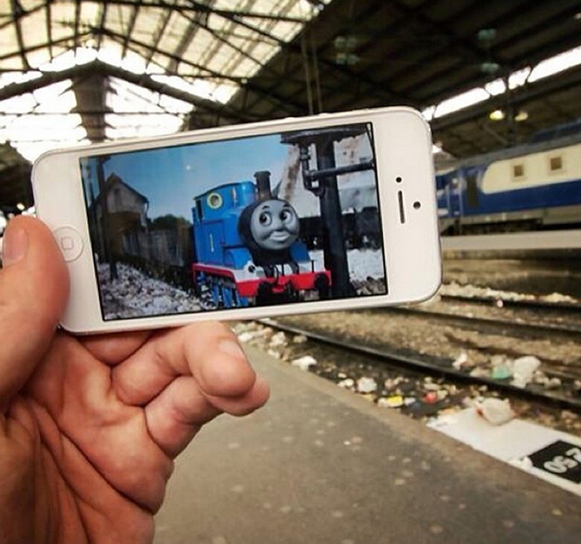 创意错位照片:电影场景完美植入现实生活 创意错位照片:电影场景完美植入现实生活