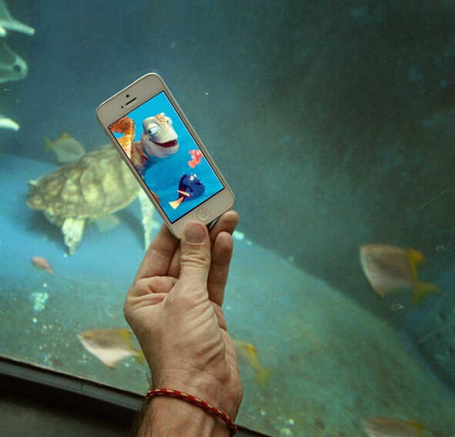 创意错位照片:电影场景完美植入现实生活 创意错位照片:电影场景完美植入现实生活