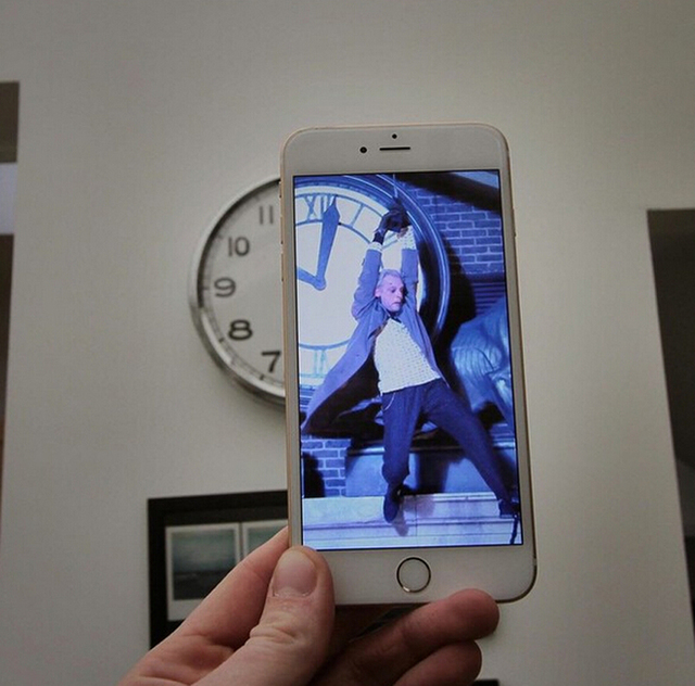 创意错位照片:电影场景完美植入现实生活 创意错位照片:电影场景完美植入现实生活