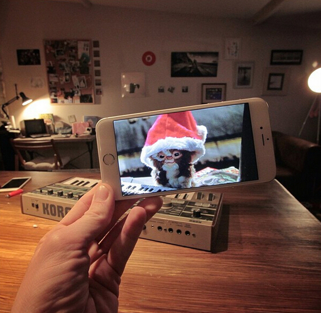 创意错位照片:电影场景完美植入现实生活 创意错位照片:电影场景完美植入现实生活