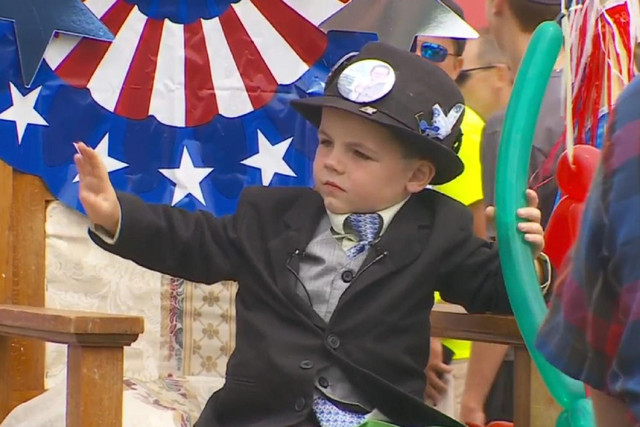 美国3岁男孩被选为镇长 前任是其6岁哥哥