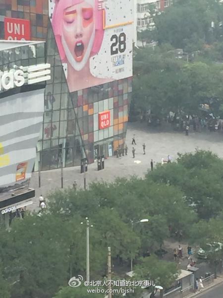 三里屯杀人事件致1死1伤 男子持近1米长尖刀