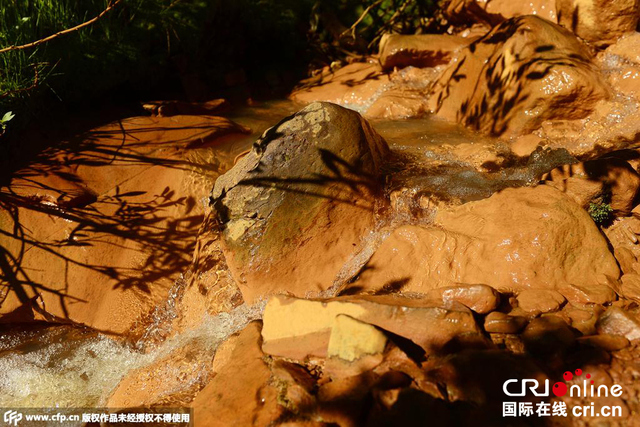 美环保署误将380万升污水“倒”进河流致河水变橙色