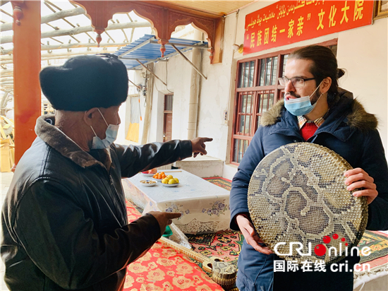 【外籍记者看新疆】记者手记：走访新疆传统乐器村