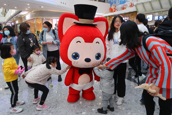 融创茂突现阿狸改装车 哪儿来的小狐狸？