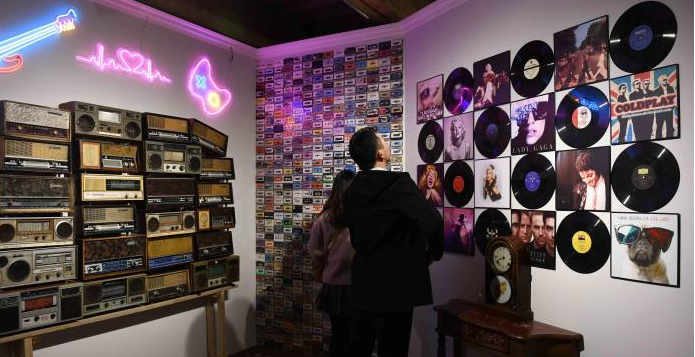 หอศิลป์แสงสีเสียงในนครฉงชิ่งดึงดูดนักท่องเที่ยวสัมผัสศิลปะสมัยใหม่