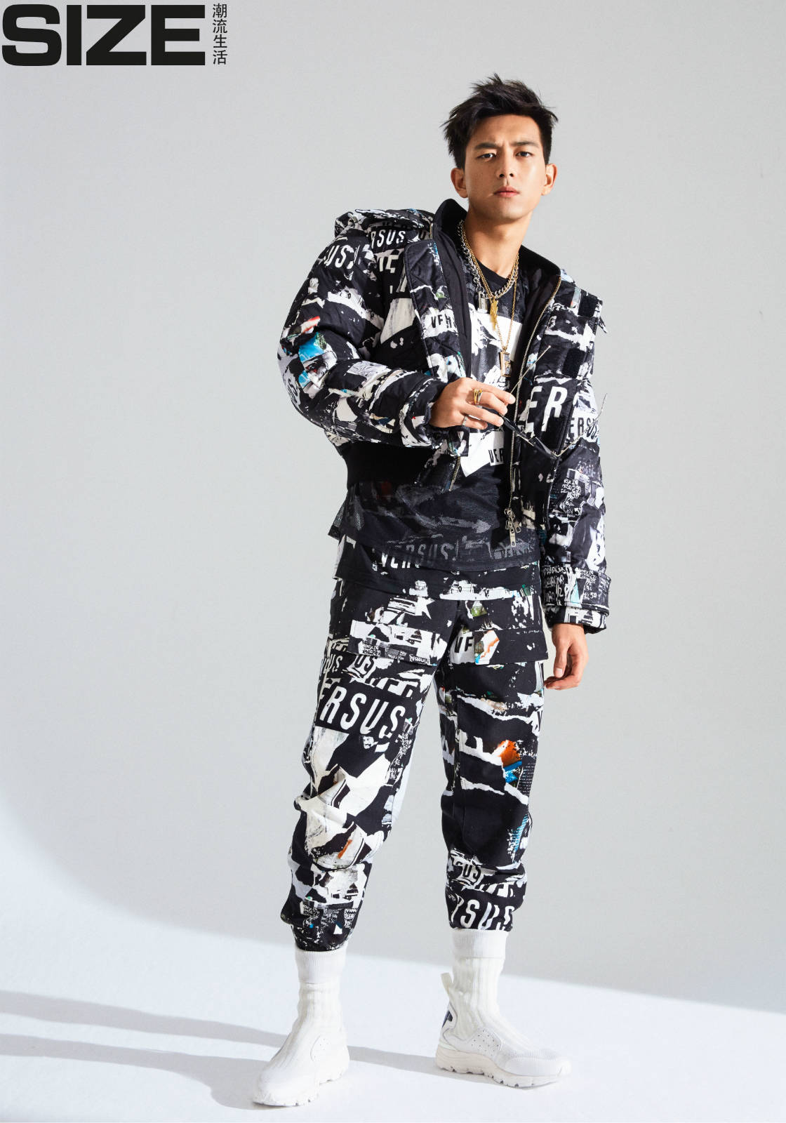 小河神李现登杂志封面高衣品展眼神杀