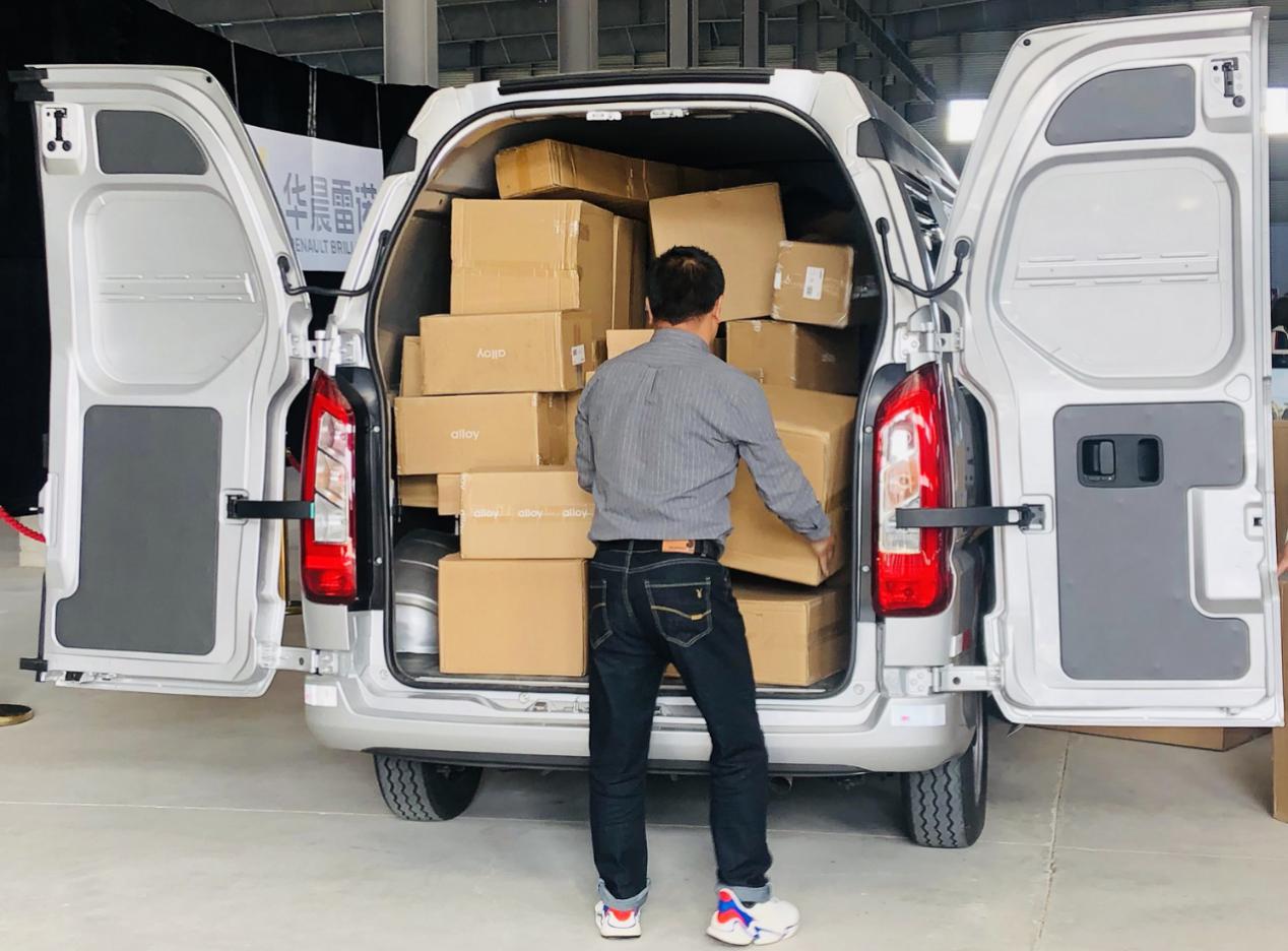 商务轻客好选择 华晨雷诺金杯海狮王家族8.49万带回家