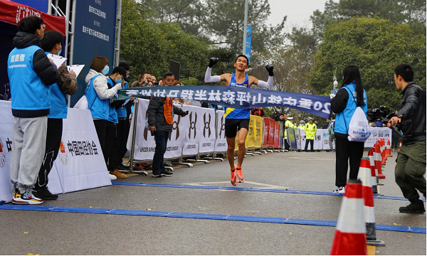 重慶江北：2020鐵山坪森林半程馬拉松激情開跑