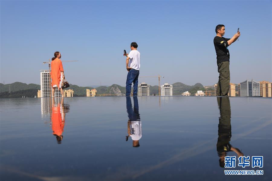 贵阳：“天空之镜”引客来