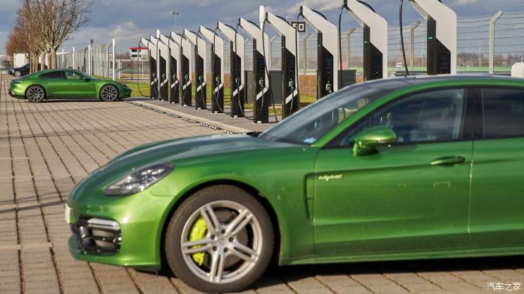 汽车频道【2月26日】【头条新闻红条】不限品牌 保时捷欧洲最大充电站开业