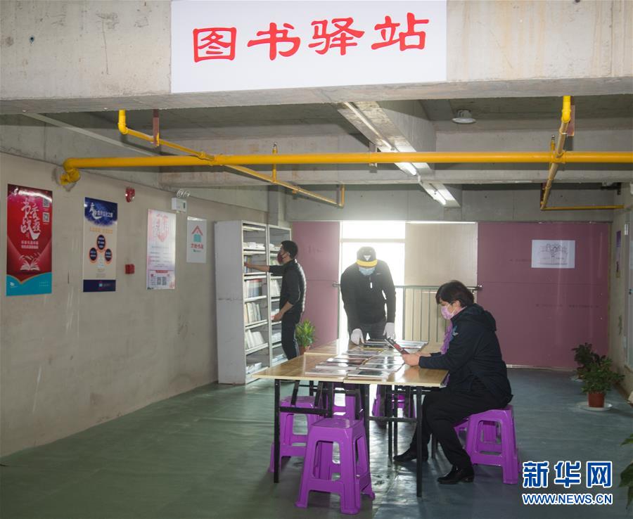 武汉市累计建设23座“方舱书屋”