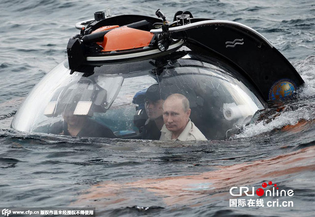 俄總統普京訪克裏米亞 乘潛艇探訪黑海沉船