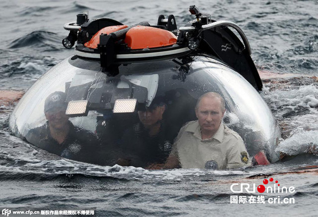 俄總統普京訪克裏米亞 乘潛艇探訪黑海沉船