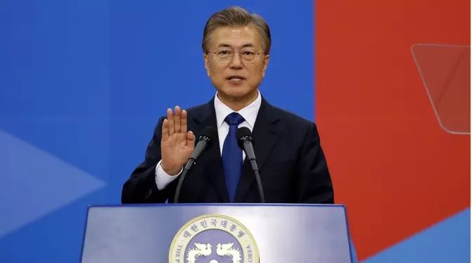 韩国青瓦台官员30日说,总统文在寅已经提名曾担任三届共同民主党籍