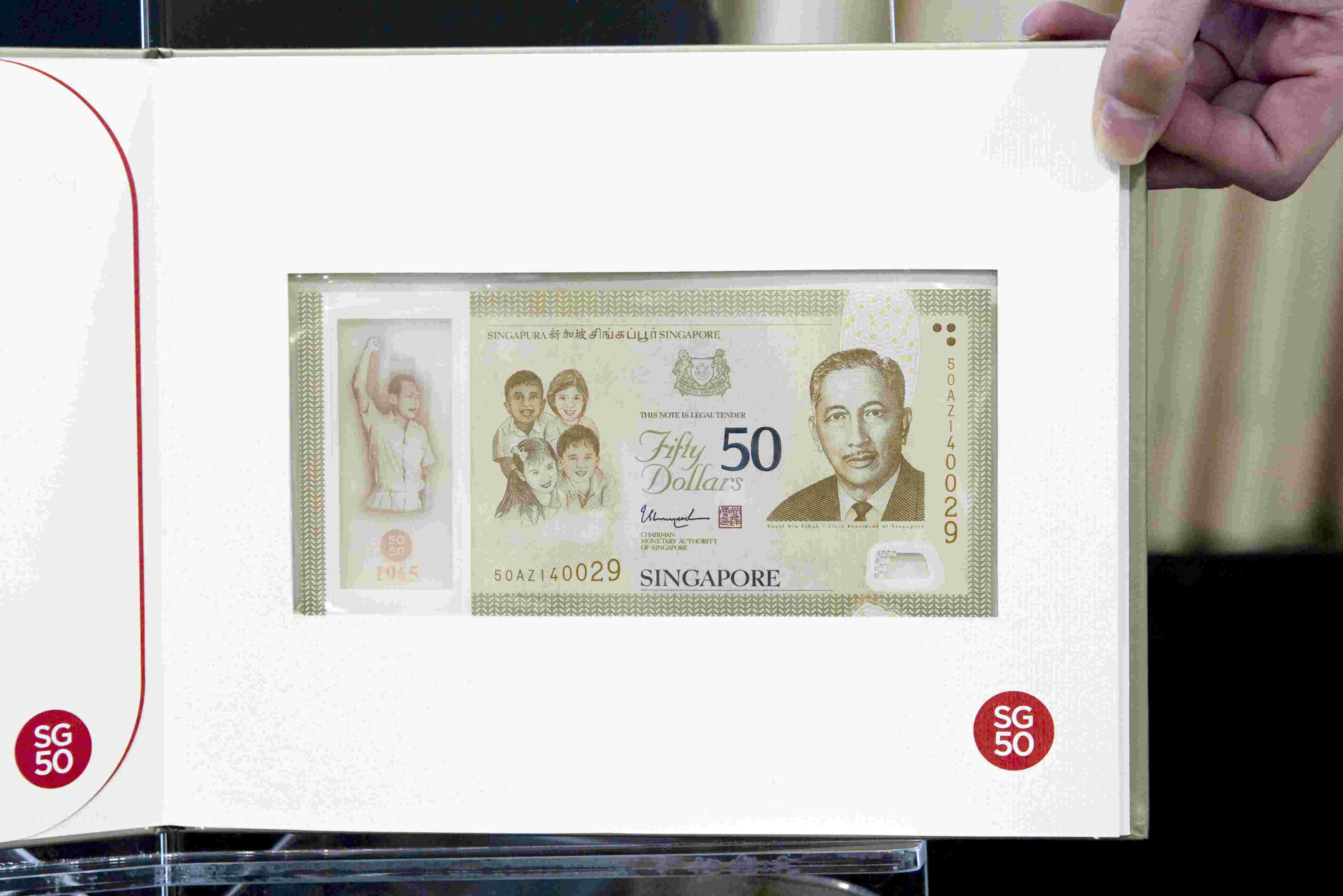 新加坡推出建国50周年纪念钞