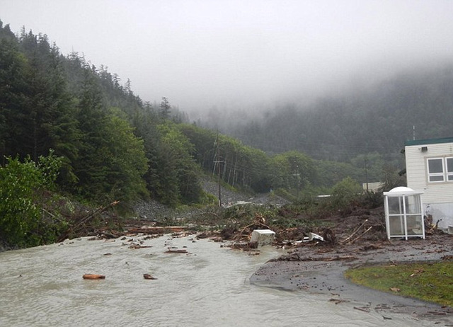 美阿拉斯加濱海小鎮強降雨導致山體滑坡 4人失蹤