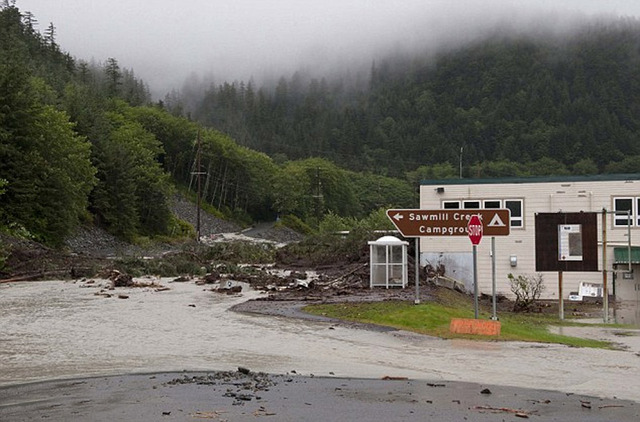 美阿拉斯加濱海小鎮強降雨導致山體滑坡 4人失蹤