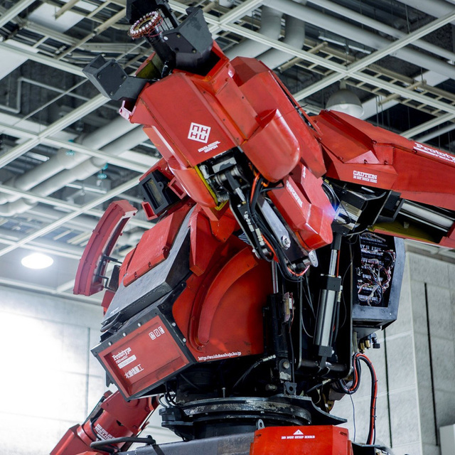 美日巨型機器人明年決鬥 美方籌款升級戰鬥力