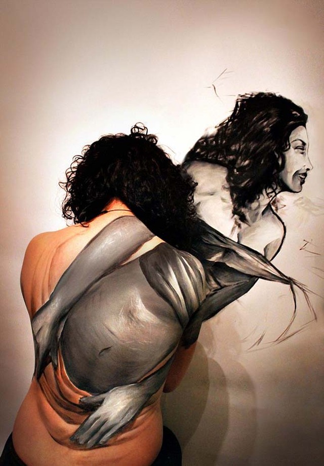 智利人体彩绘作品展现逼真"撕裂身体"恐怖形象