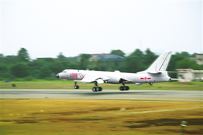 中國(guó)空軍演兵西太平洋 三次飛越第一島鏈