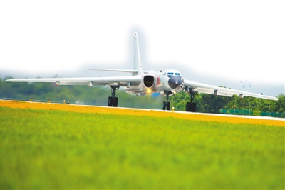 中國(guó)空軍演兵西太平洋 三次飛越第一島鏈