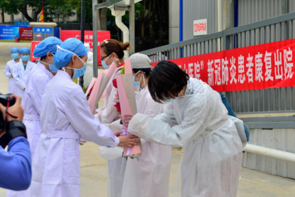 廣西“小湯山醫院”首批11名確診病例治愈出院
