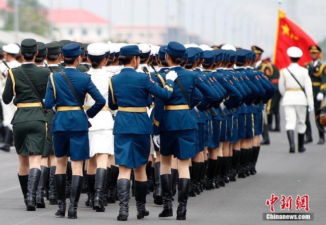 探訪閱兵基地 女兵持槍練隊英姿颯爽