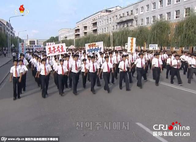 朝鲜100万余名青年踊跃报名参军