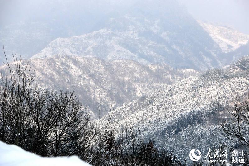 湖北竹山：林海雪原山水美如画